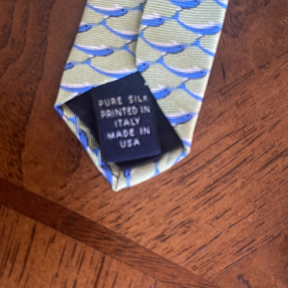 Brooks Brothers 100% silk tie with blue fish  NWOT - Picture 4 of 6